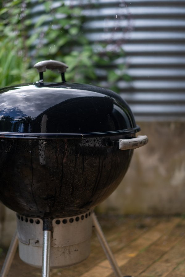 Découvrez le barbecue à charbon weber qui vous convient