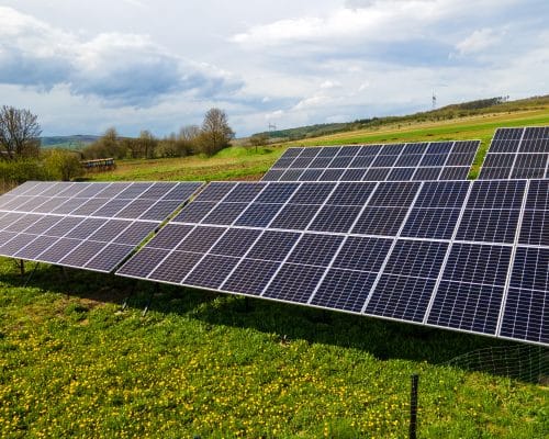 Les avantages insoupçonnés des panneaux solaires pour réduire votre empreinte carbone
